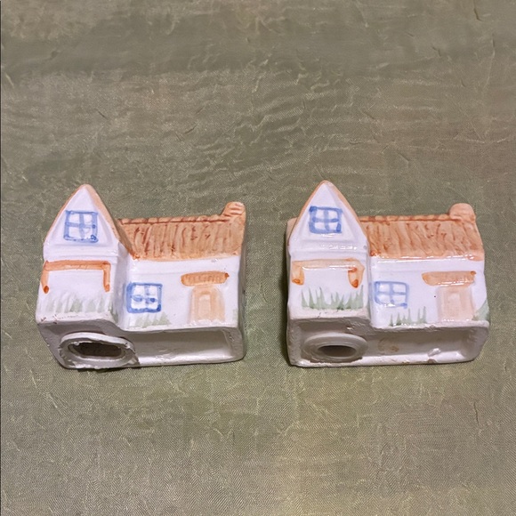 Charming Ceramic House Salt & Pepper Shakers - Picture 1 of 3